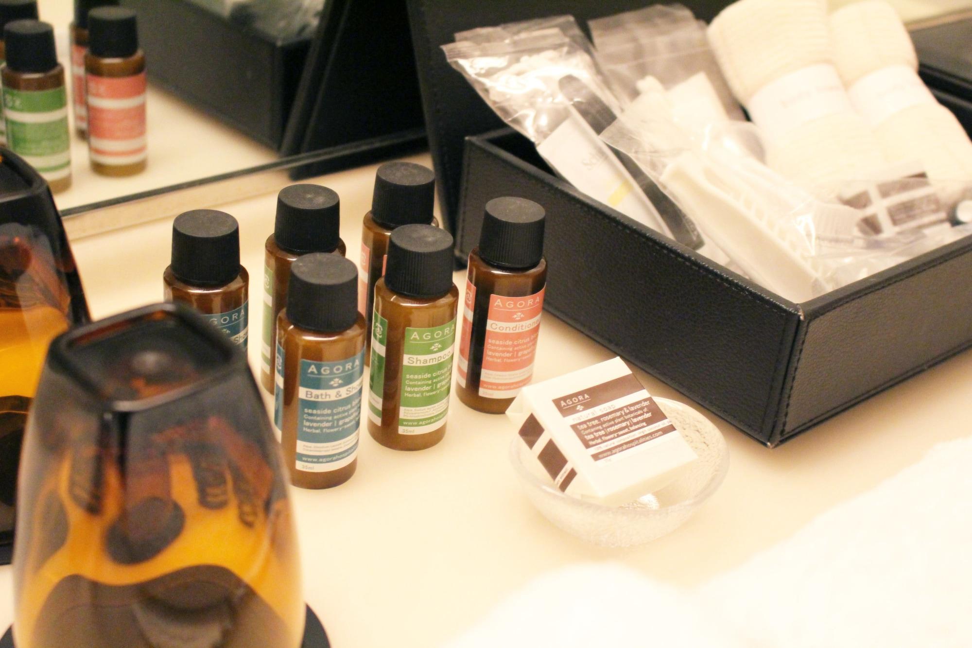 Hotel Agora Regency Osaka Sakai Szakai Kültér fotó A selection of toiletries