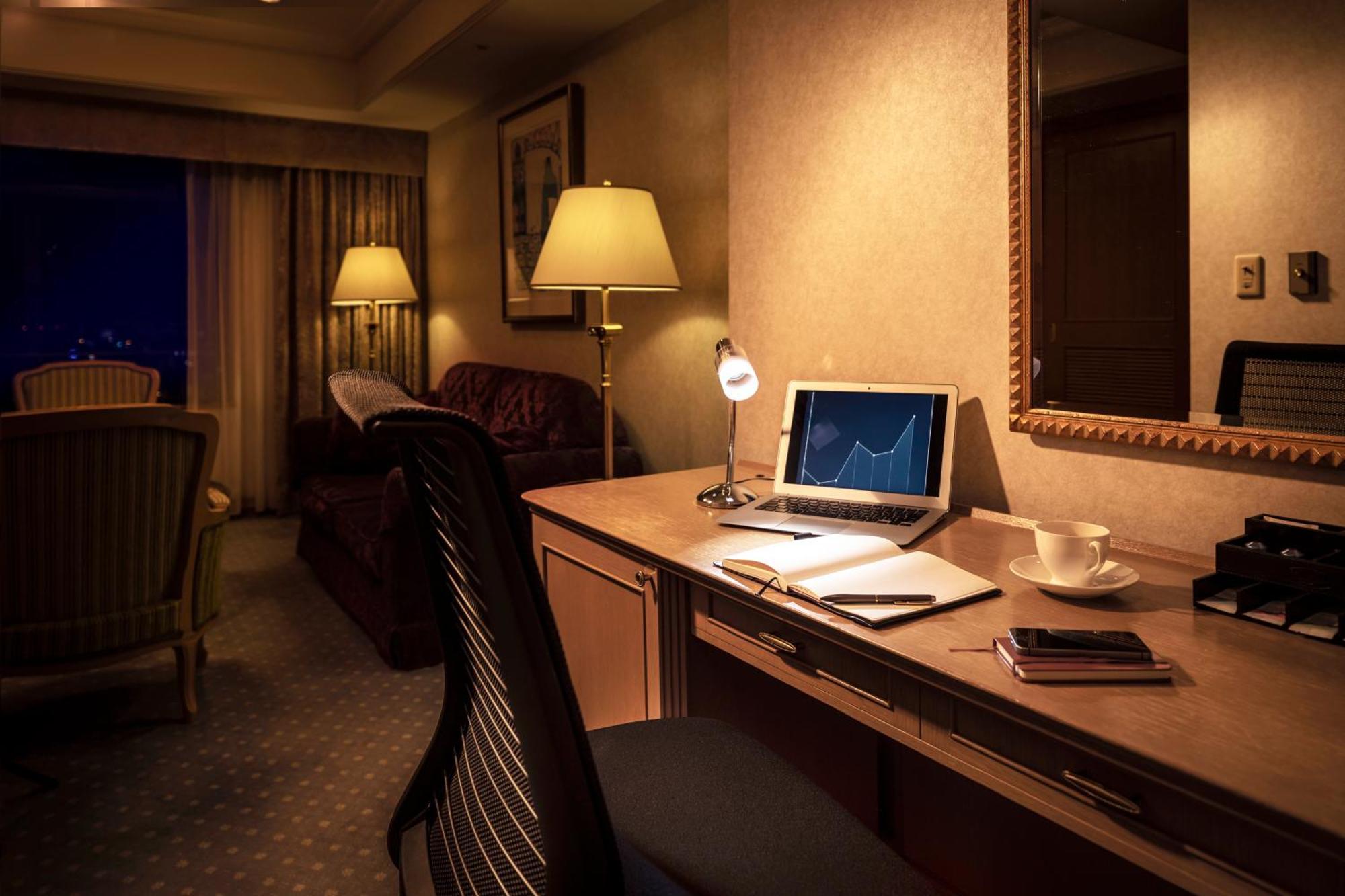 Hotel Agora Regency Osaka Sakai Szakai Kültér fotó A hotel room with a work desk