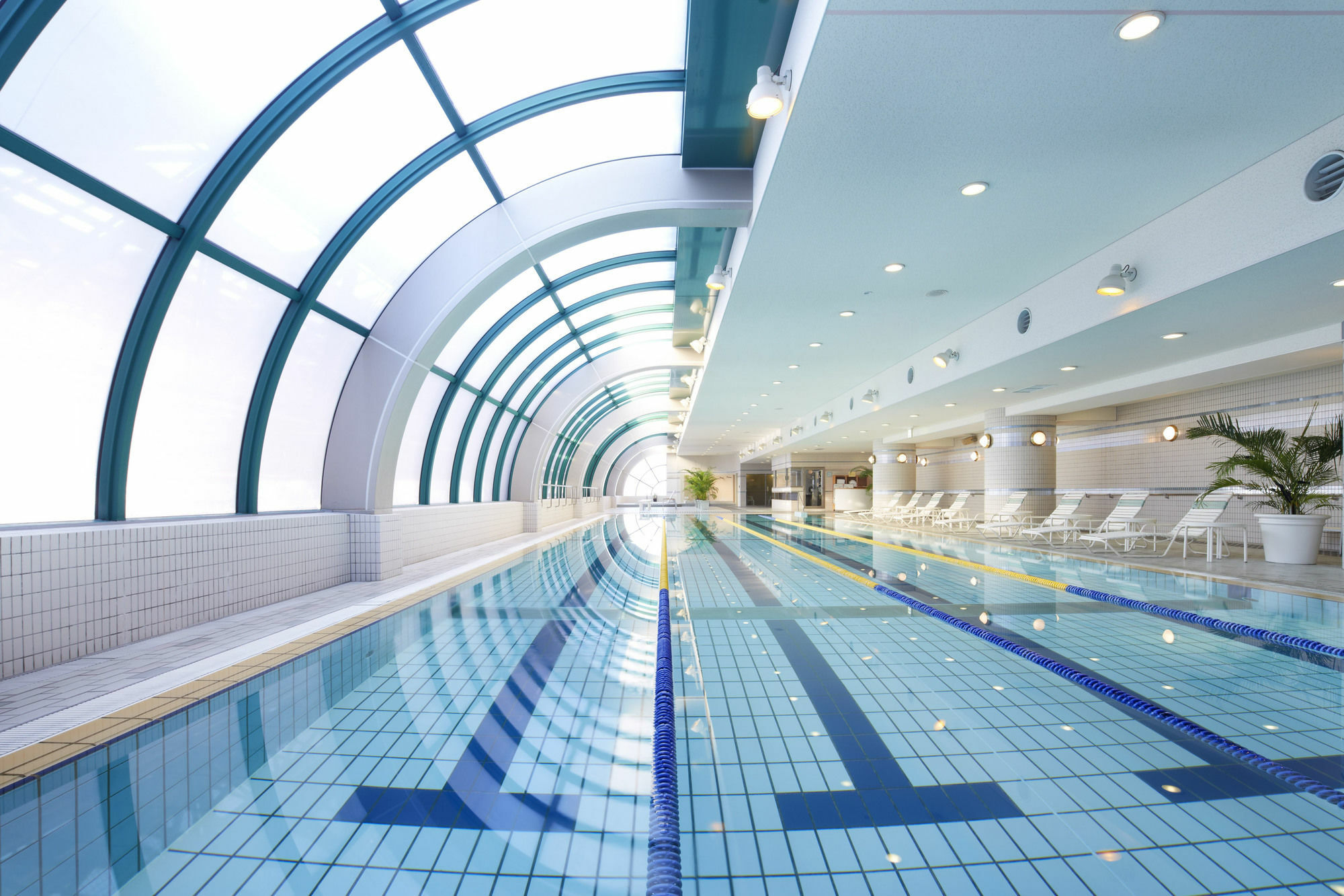 Hotel Agora Regency Osaka Sakai Szakai Kültér fotó The swimming pool at the hotel