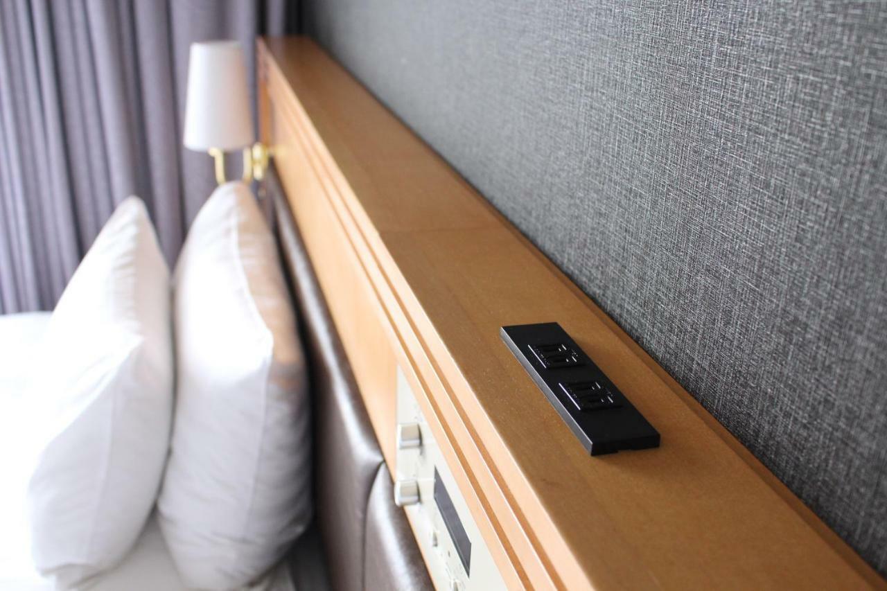 Hotel Agora Regency Osaka Sakai Szakai Kültér fotó A remote control for a motorized bed
